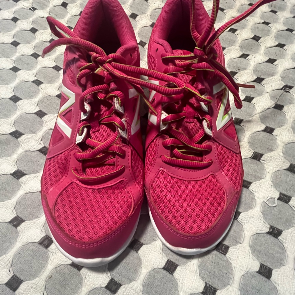 New Balance Women's Fuchsia Athletic Shoes - 750v3 - Sz 7